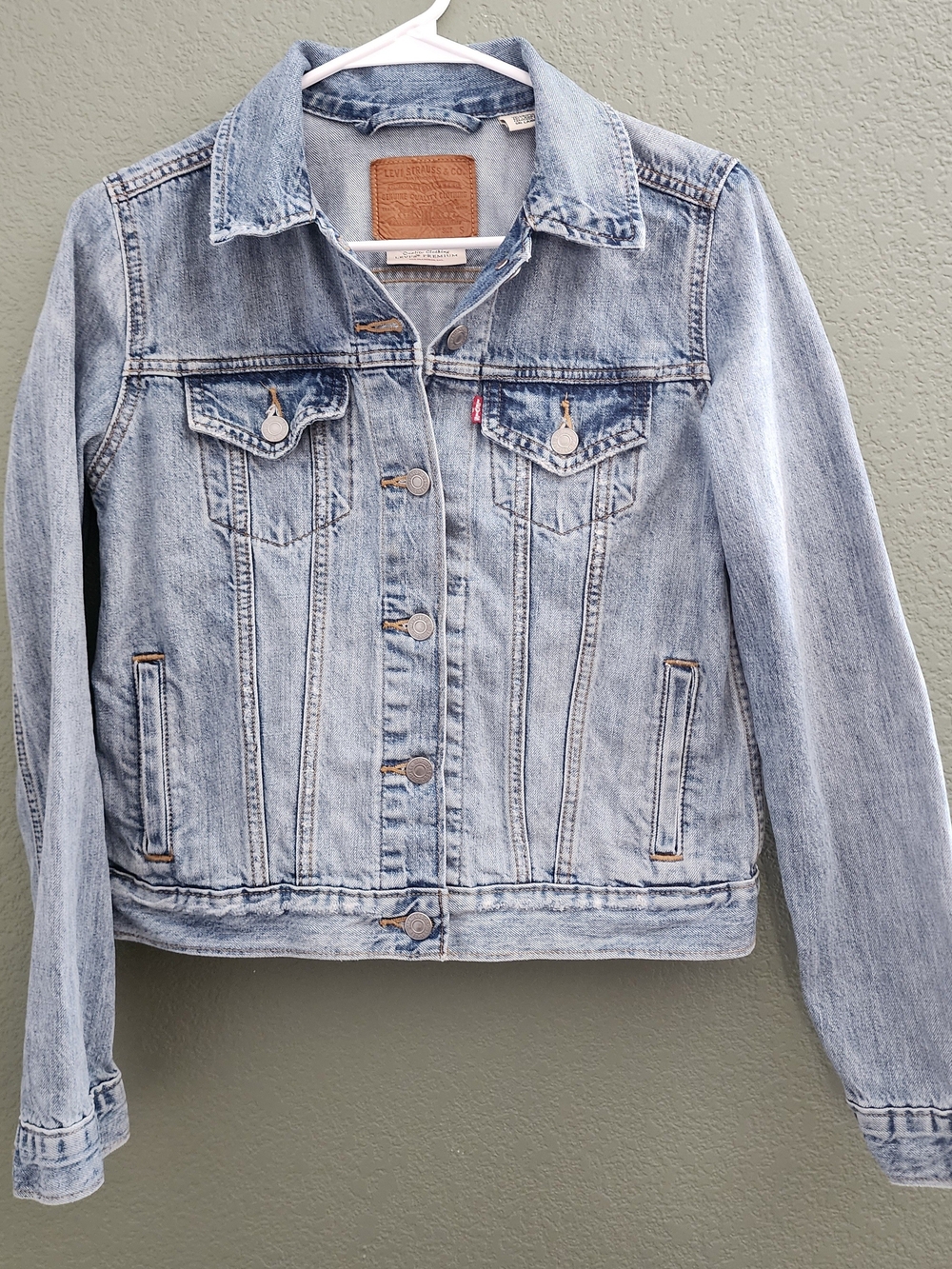 Levi's Light Wash Women's Denim Jacket - Pale Blue Trucker